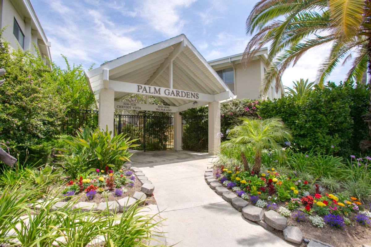 Apartment for rent at 10515 Valparaiso St, Los Angeles, CA 90034