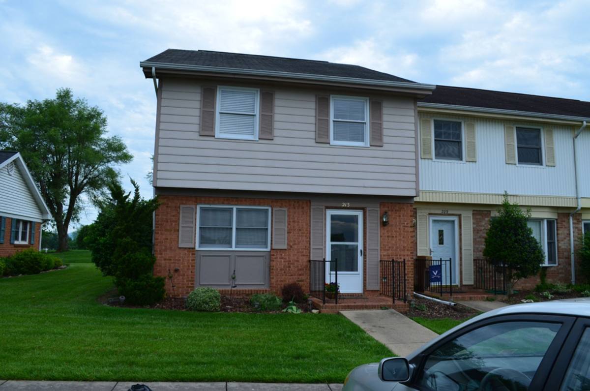 Townhouse for rent at 213 Pelham Dr, New Market, VA 22844