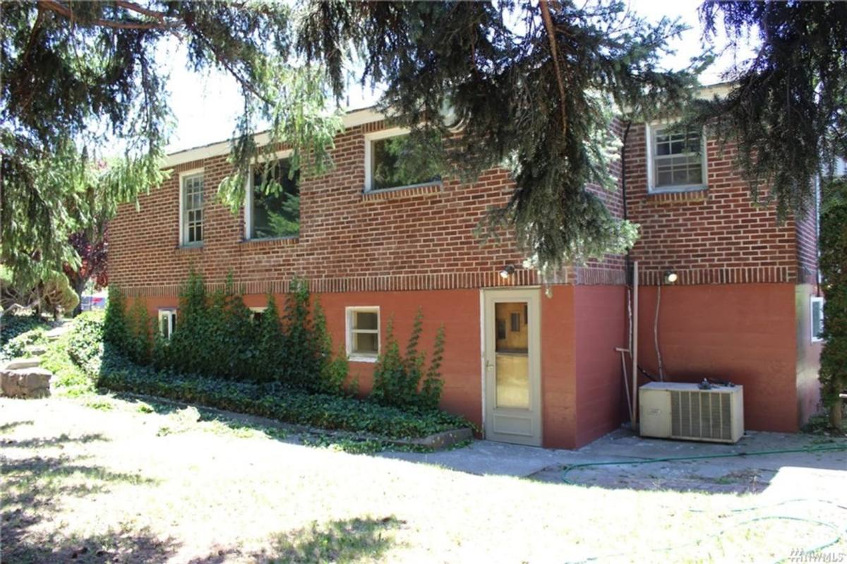 Apartment for rent at 705 E Third Ave, Ellensburg, WA 98926