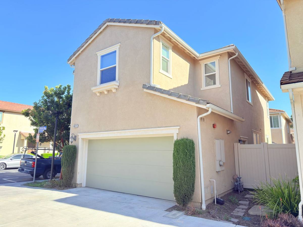 Townhouse for rent at 8619 Adrian Ave, Winnetka, CA 91306