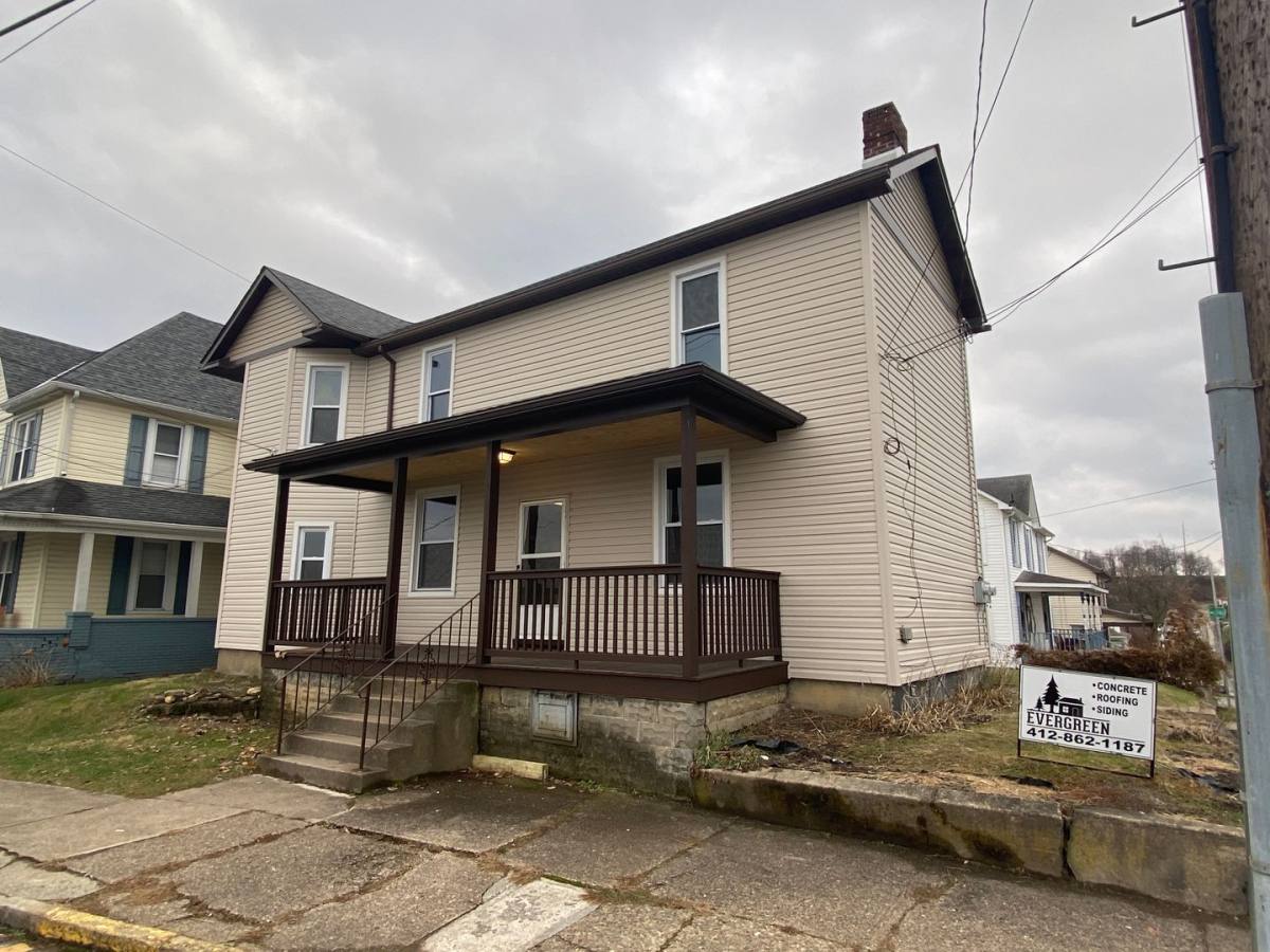 Apartment for rent at 347 Washington St, Mount Pleasant, PA 15666