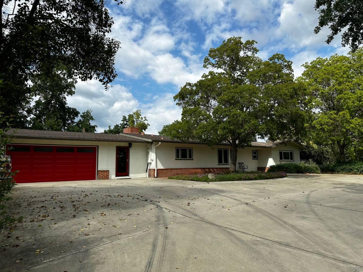 House for rent at 23798 Ave, Woodlake, CA 93286