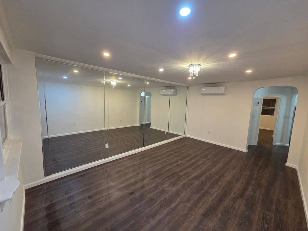 Townhouse for rent at 33 E 42nd St, Brooklyn, NY 11203