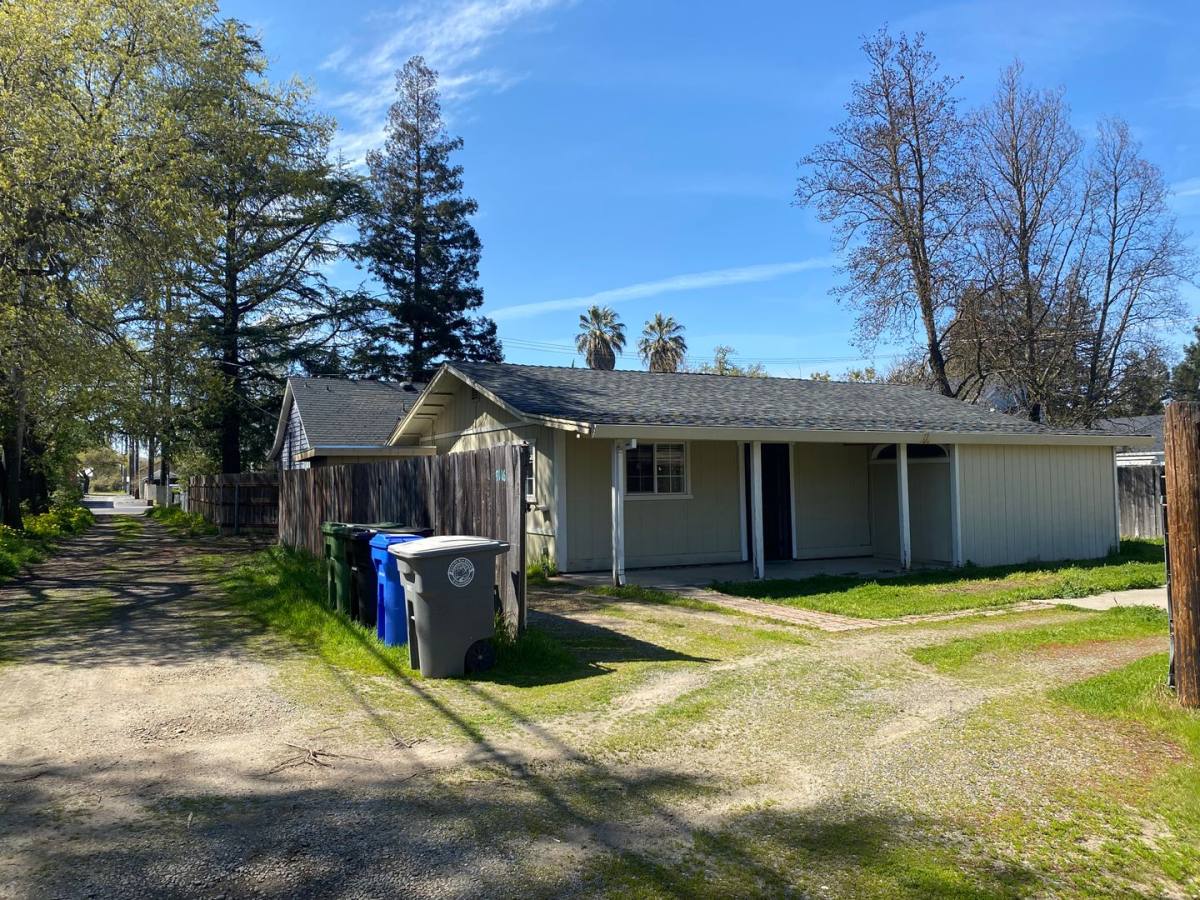 Townhouse for rent at 9116 Locust St #B, Elk Grove, CA 95624