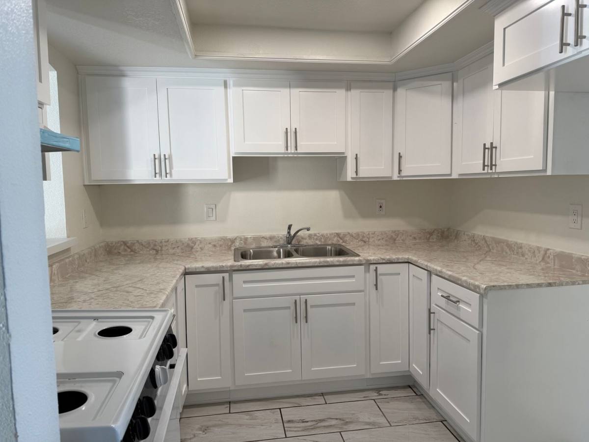 Apartment for rent at 919 & 1001 S Lyon St, Santa Ana, CA 92705