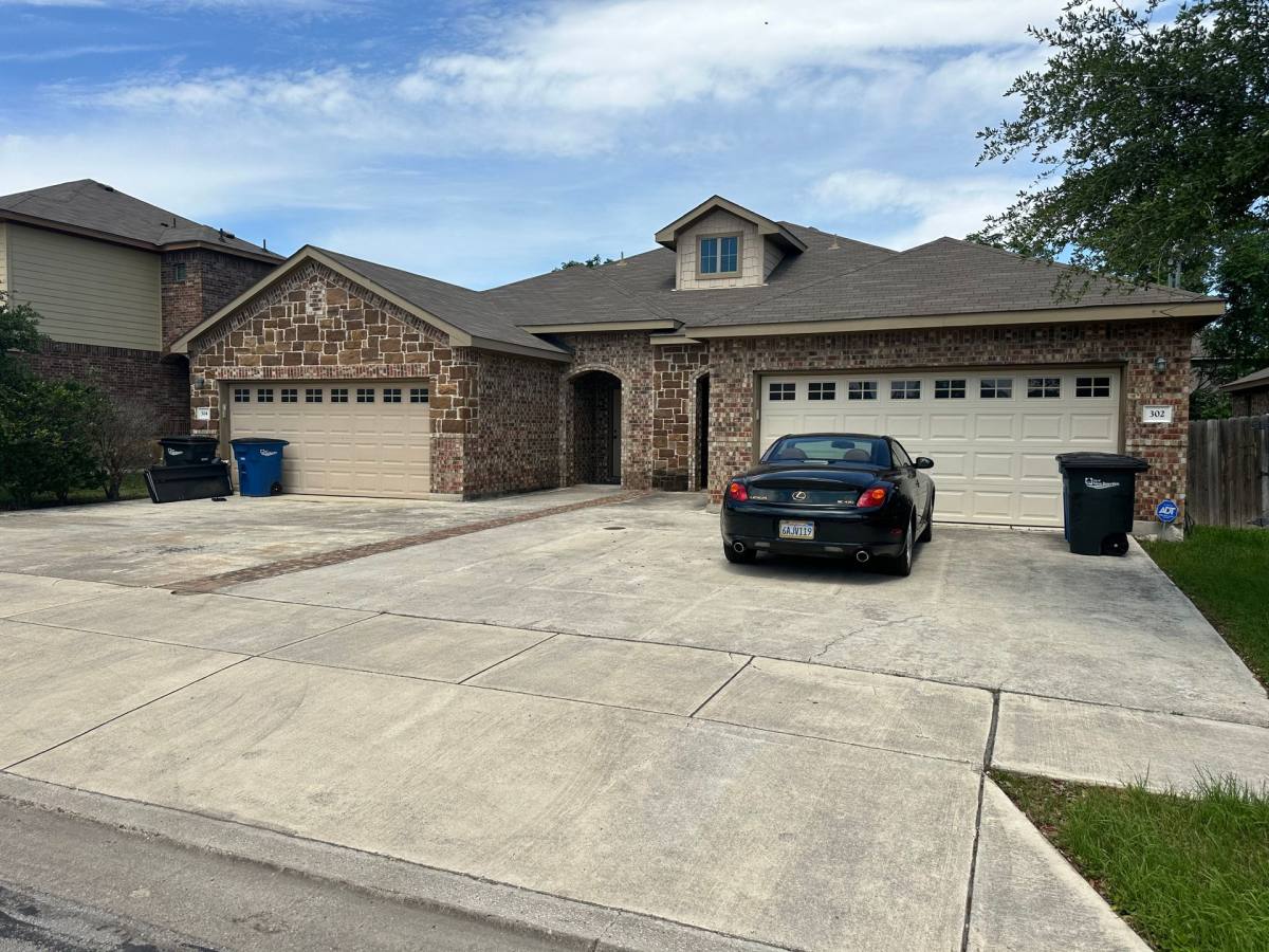 Townhouse for rent at 304 Rosalie Dr, New Braunfels, TX 78130