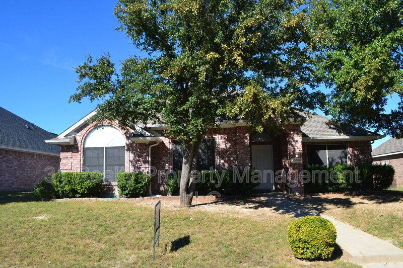 House for rent at 10608 Red Cedar Dr, Frisco, TX 75035