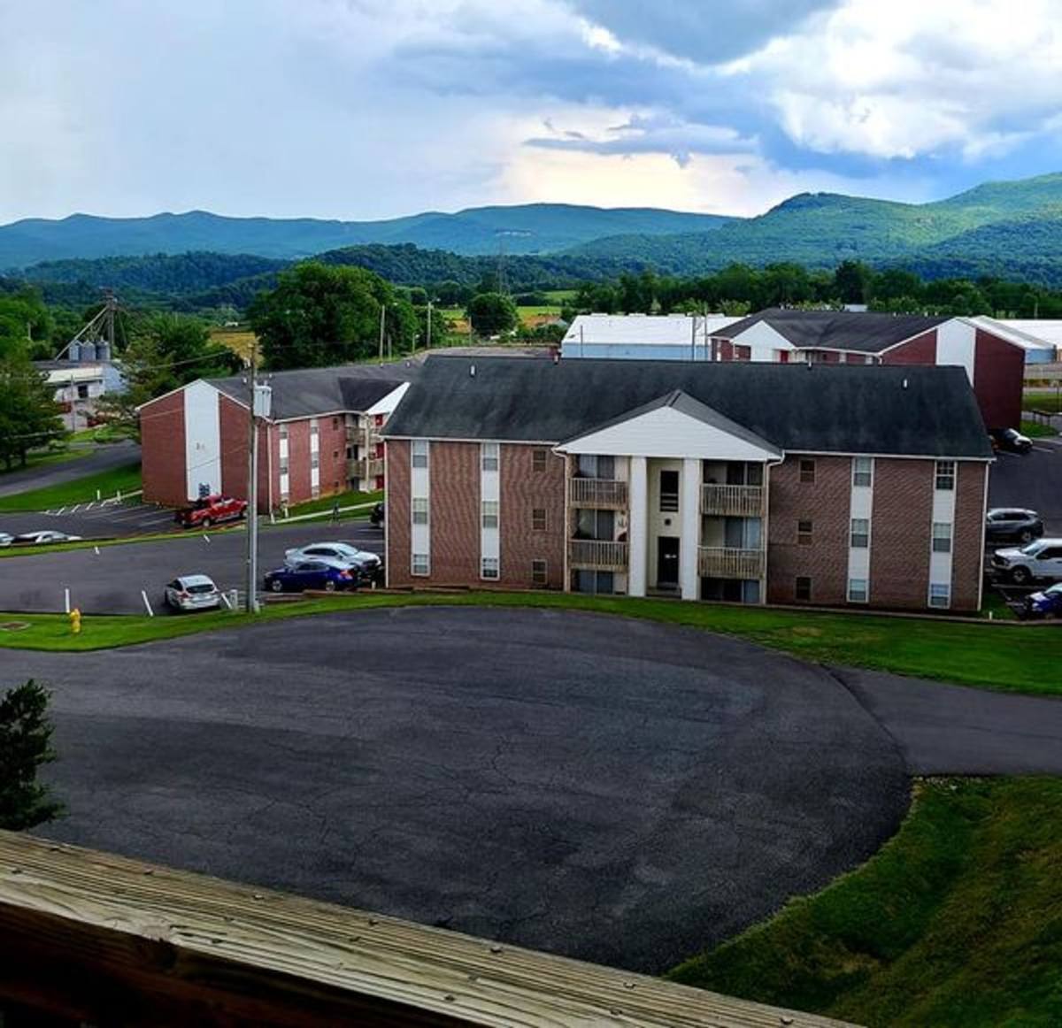 Apartment for rent at 395 Chapman Rd, Wytheville, VA 24382