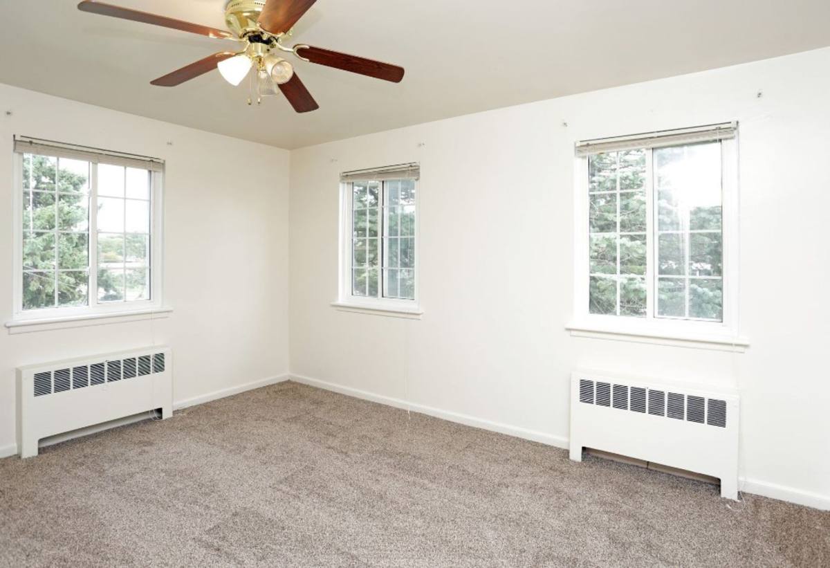 Apartment for rent at Franklin Court, 4925 Franklin Ave, Des Moines, IA 50310