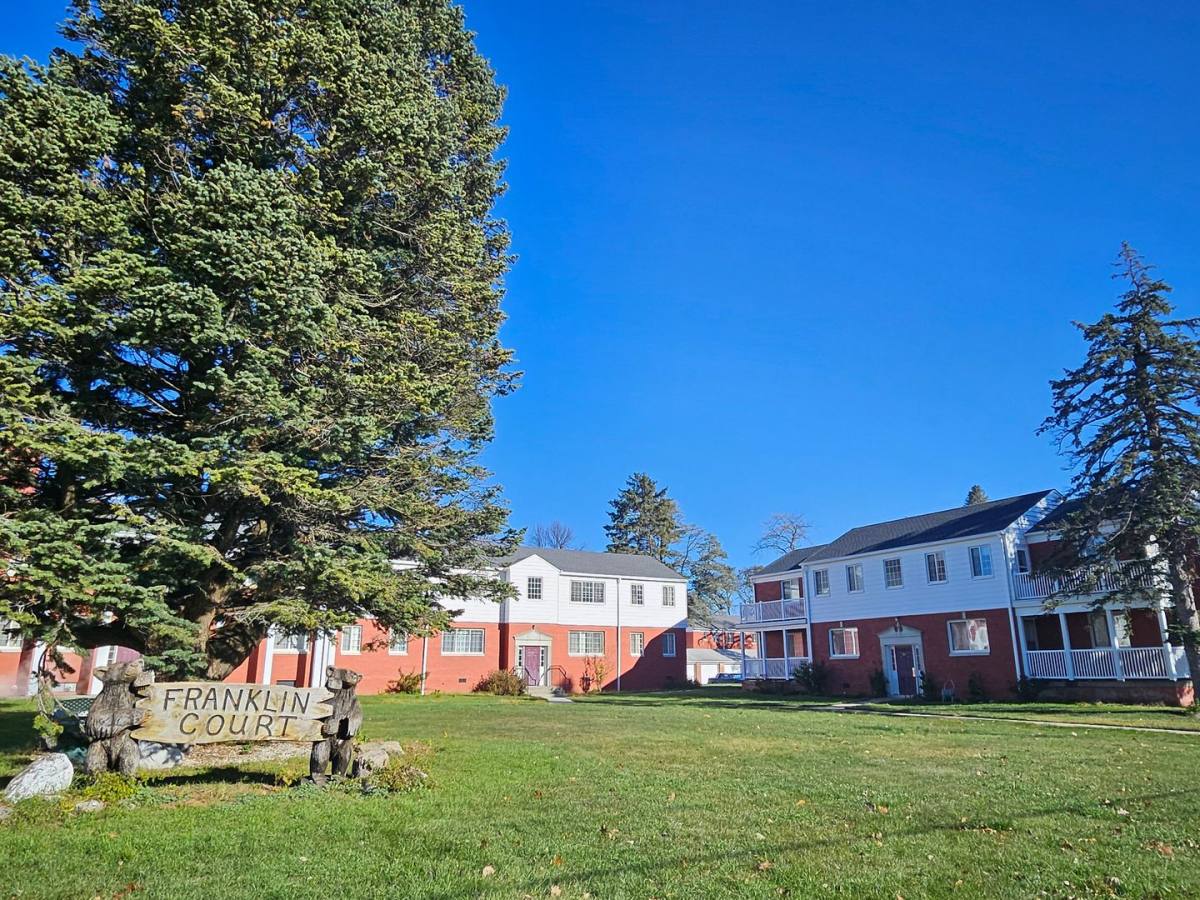 Apartment for rent at 4925 Franklin Ave, Des Moines, IA 50310