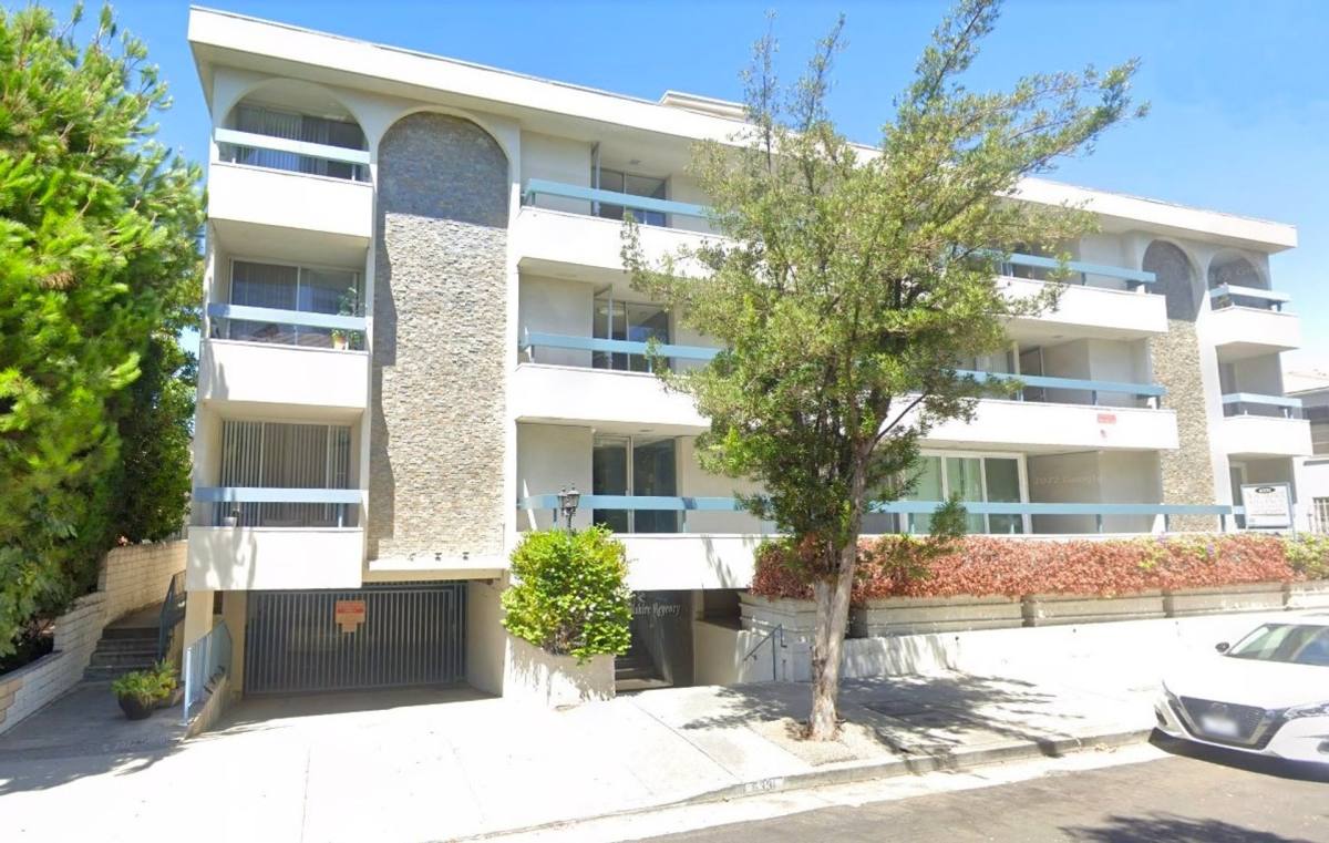 Apartment for rent at 6331 Orange St, Los Angeles, CA 90048