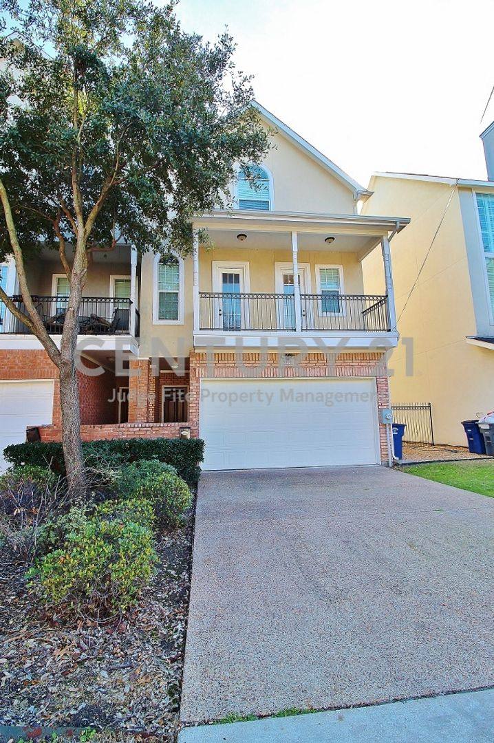 Townhouse for rent at 5808 La Vista Dr, Dallas, TX 75206