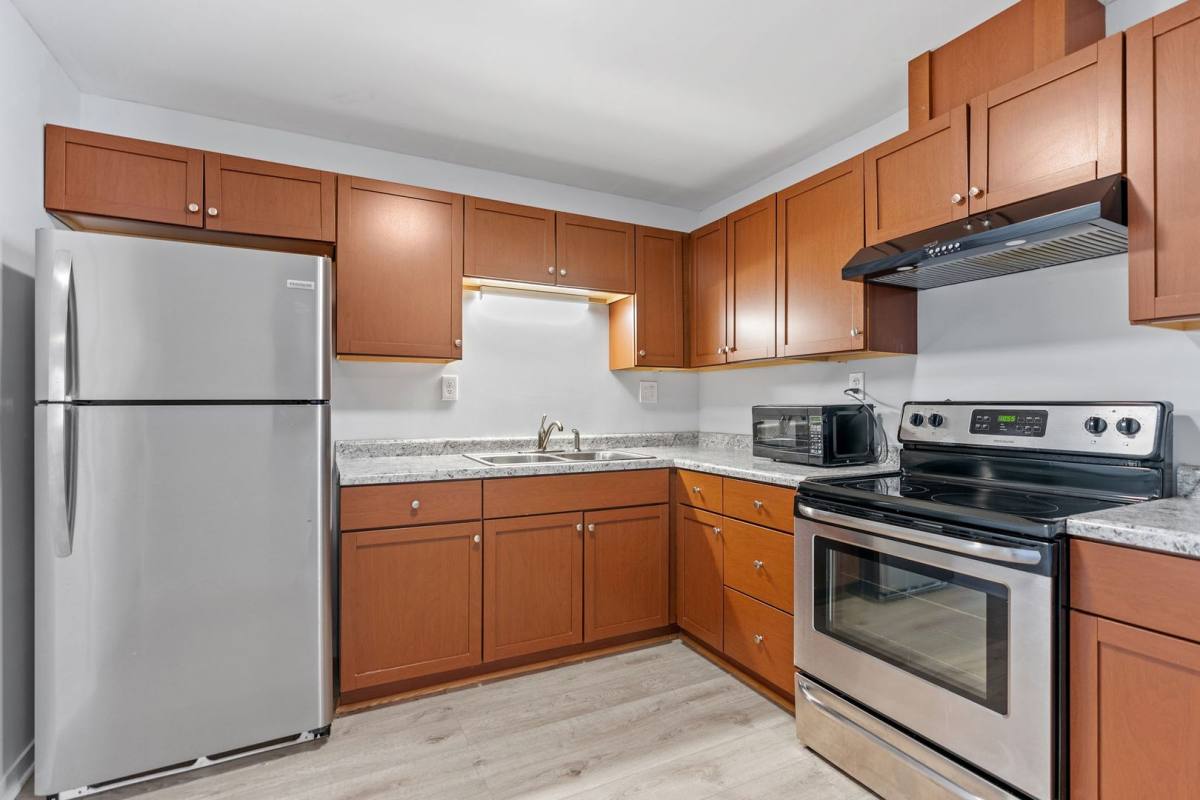 Apartment for rent at 555-565 N Kent St, Saint Paul, MN 55103