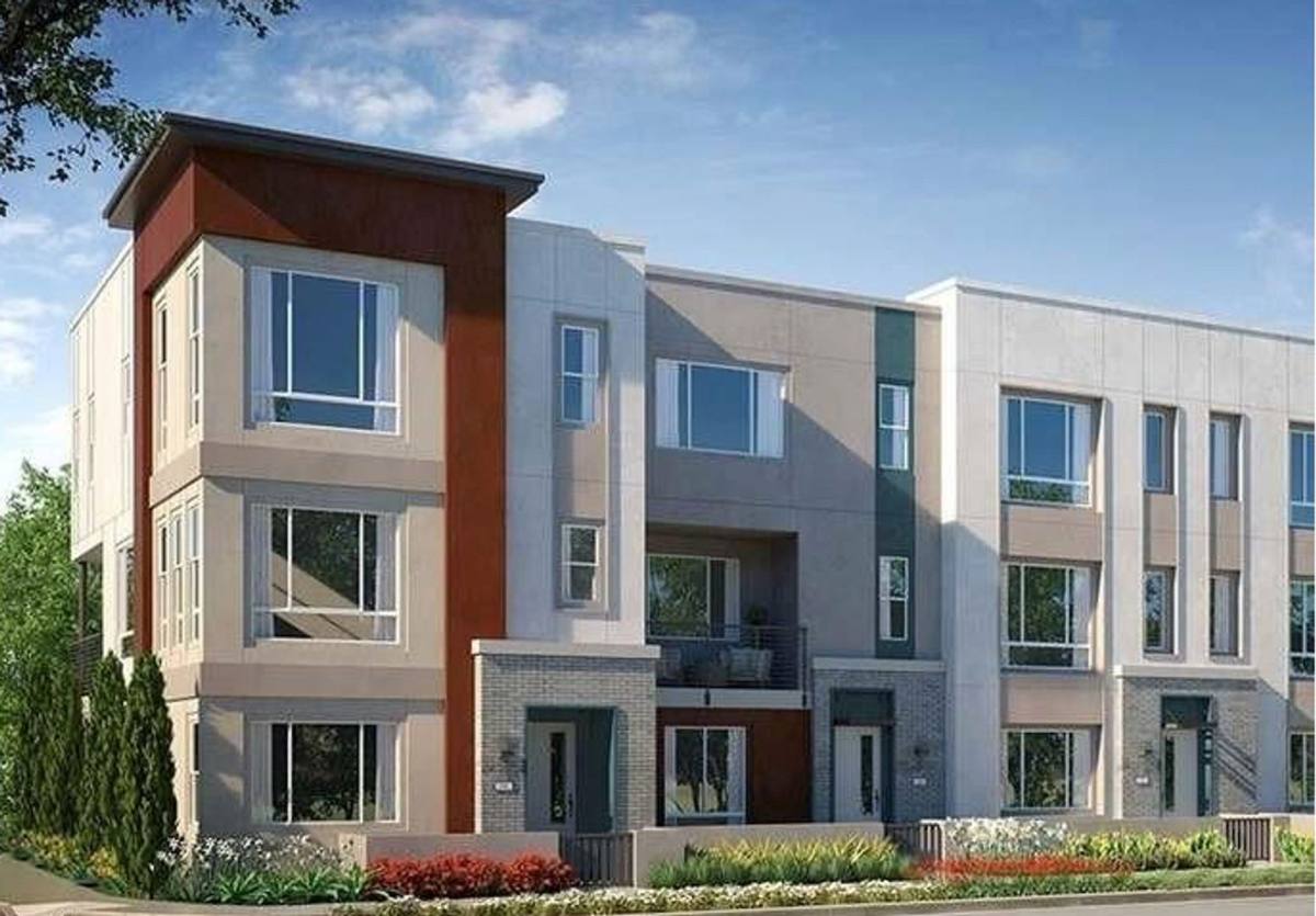 Townhouse for rent at 105 Citysquare, Irvine, CA 92614
