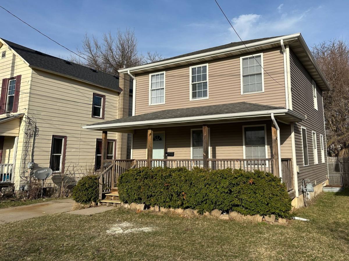 House for rent at 840 Madison Ave SE, Grand Rapids, MI 49507