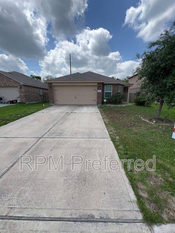 House for rent at 9518 Opal Gates Dr, Rosharon, TX 77583