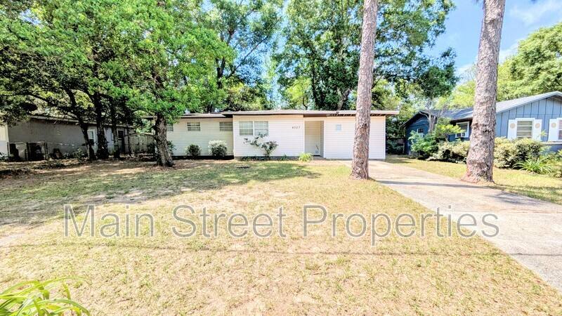 House for rent at 4527 Versailles Dr, Pensacola, FL 32505