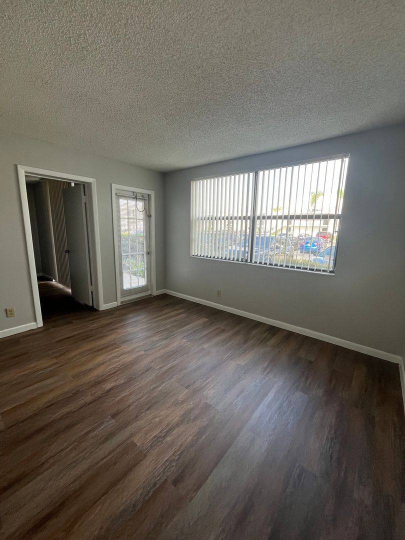 Apartment for rent at 752 Executive Center Dr, West Palm Beach, FL 33401