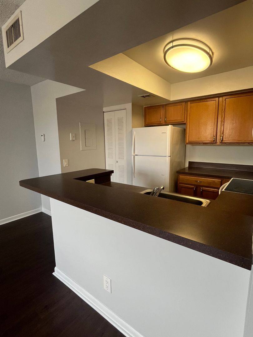 Apartment for rent at 708 Executive Center Dr, West Palm Beach, FL 33401