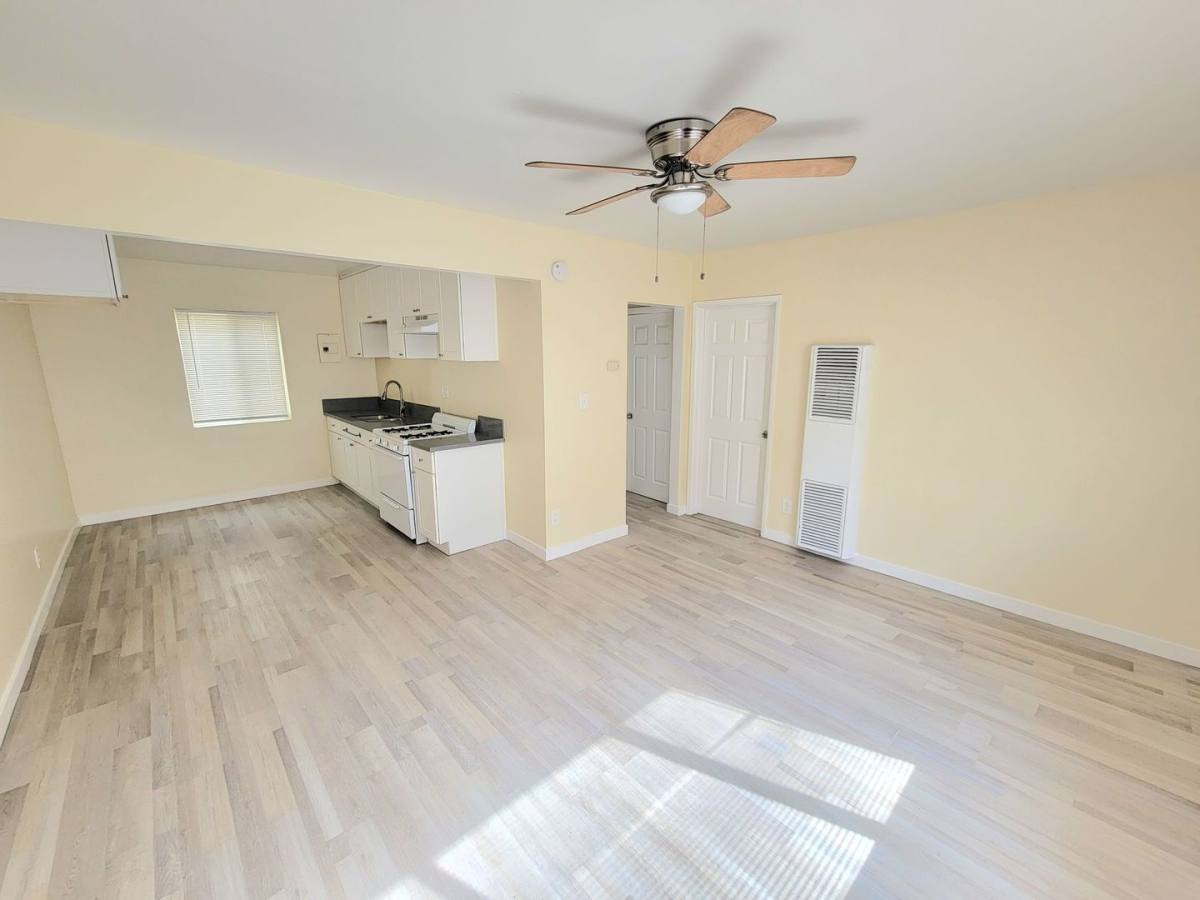 Apartment for rent at 1164-1170 E Market St, Long Beach, CA 90805