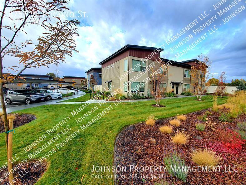 Townhouse for rent at 8755 W Pocono St, Garden City, ID 83714
