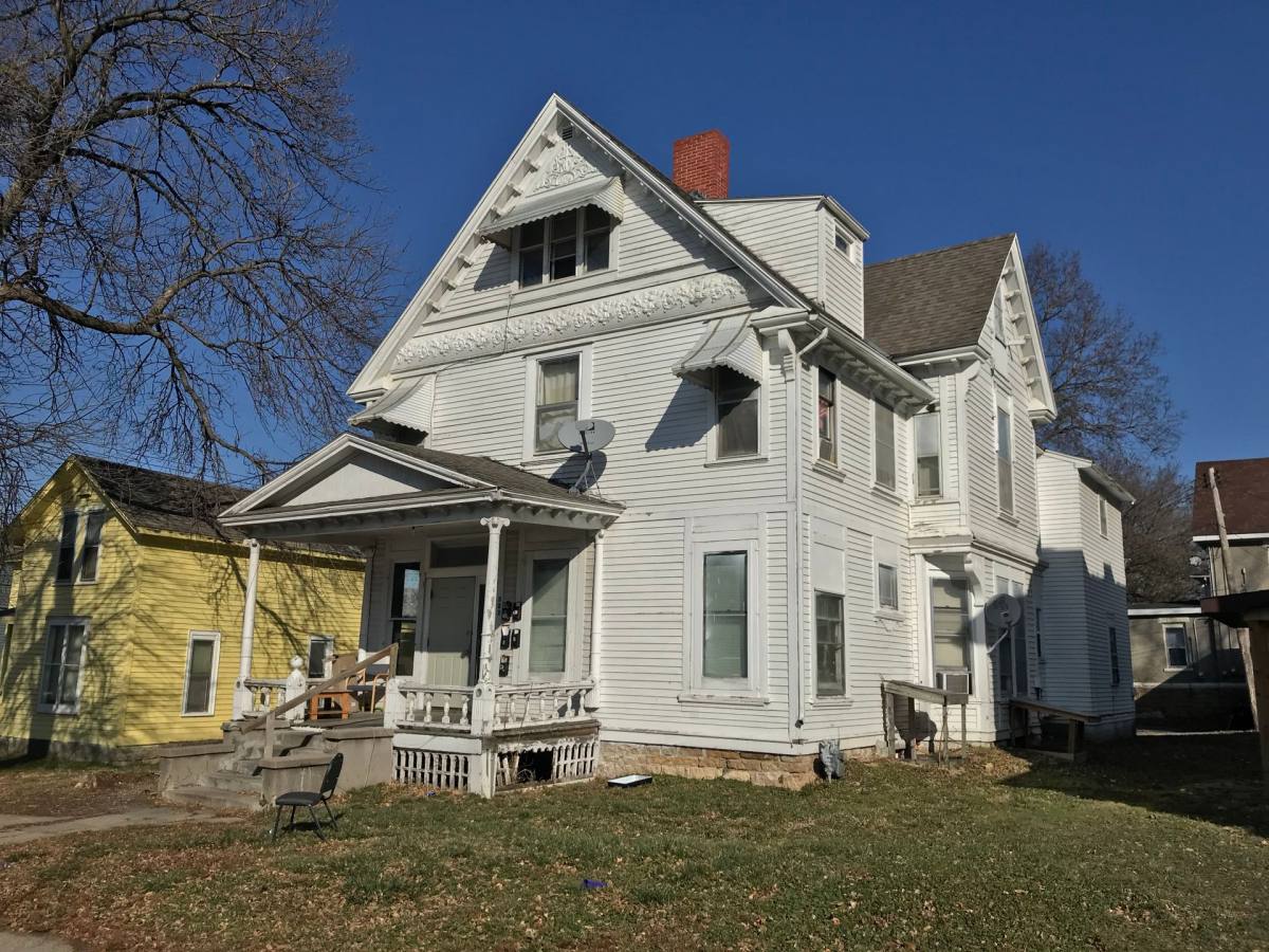 Apartment for rent at 322 E Walnut, Mankato, MN 56001