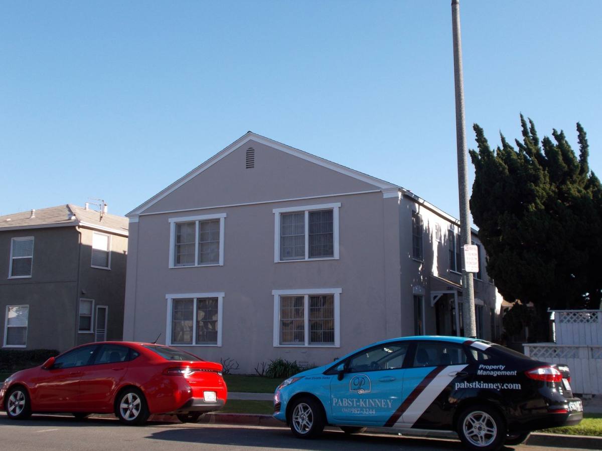 Apartment for rent at 4420-22 N Banner Dr, Long Beach, CA 90807