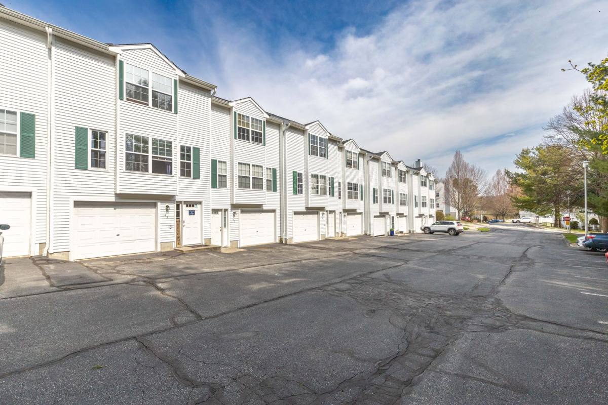 Condo for rent at 41 Thames Height Lane, Groton, CT 06340