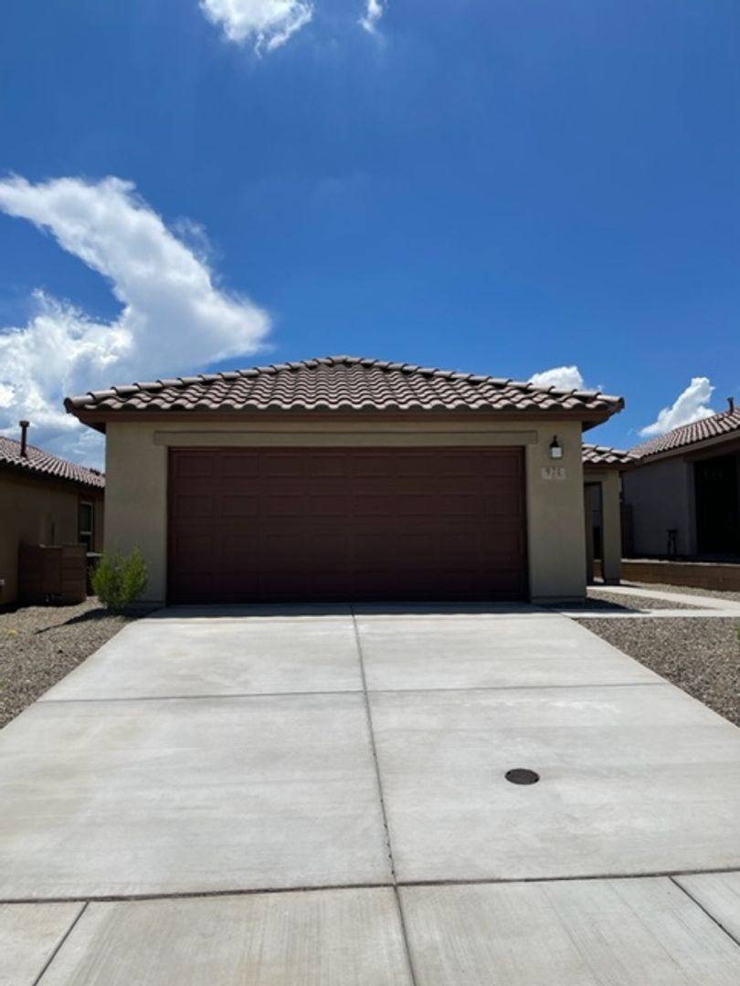 House for rent at 971 W Calle Calca, Sahuarita, AZ 85629