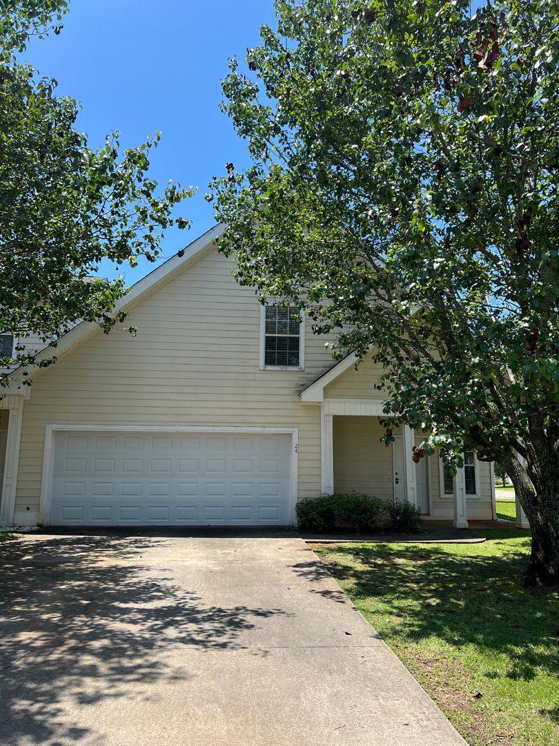 Townhouse for rent at 24 Courtyard Way, Enterprise, AL 36330