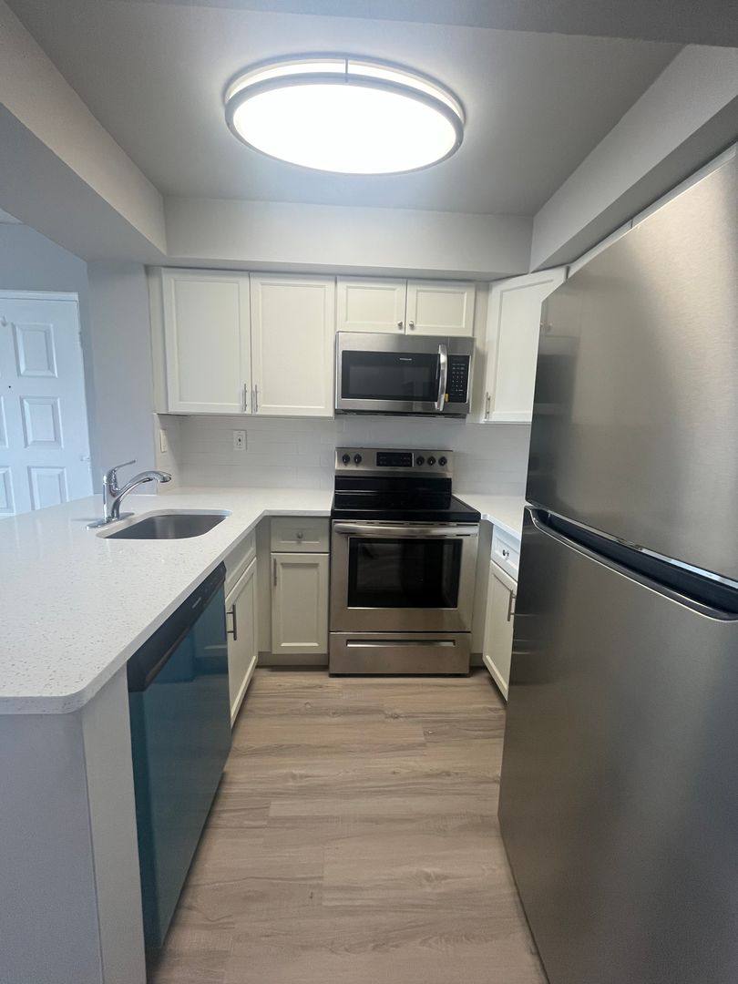 Apartment for rent at 714 Executive Center Dr, West Palm Beach, FL 33401