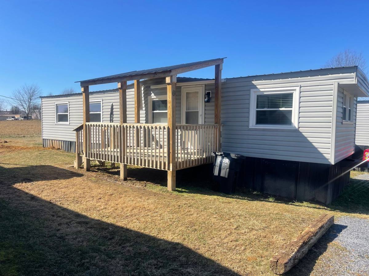 House for rent at 2081 Devault Bridge Rd, Piney Flats, TN 37686