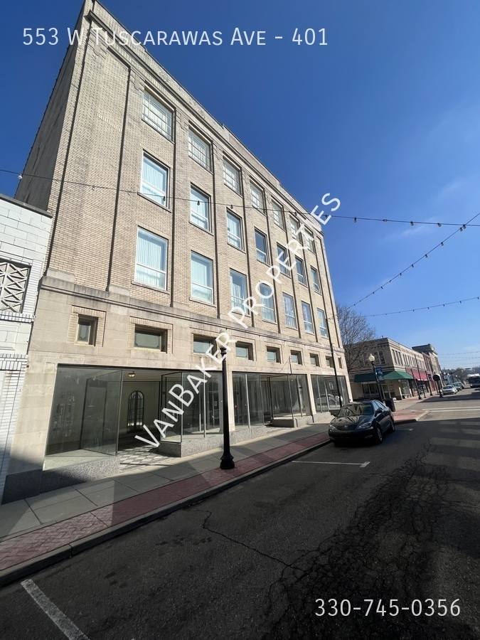 Apartment for rent at 553 W Tuscarawas Ave #401, Barberton, OH 44203