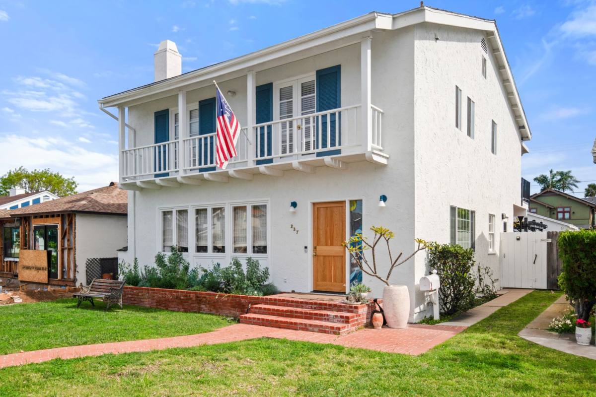 Apartment for rent at 237 E Ave, Coronado, CA 92118