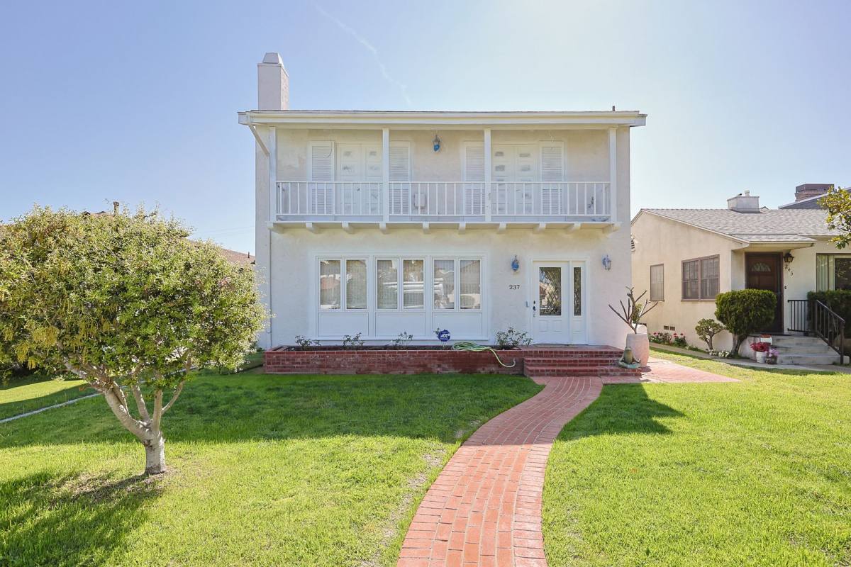 Apartment for rent at 237 E Ave, Coronado, CA 92118