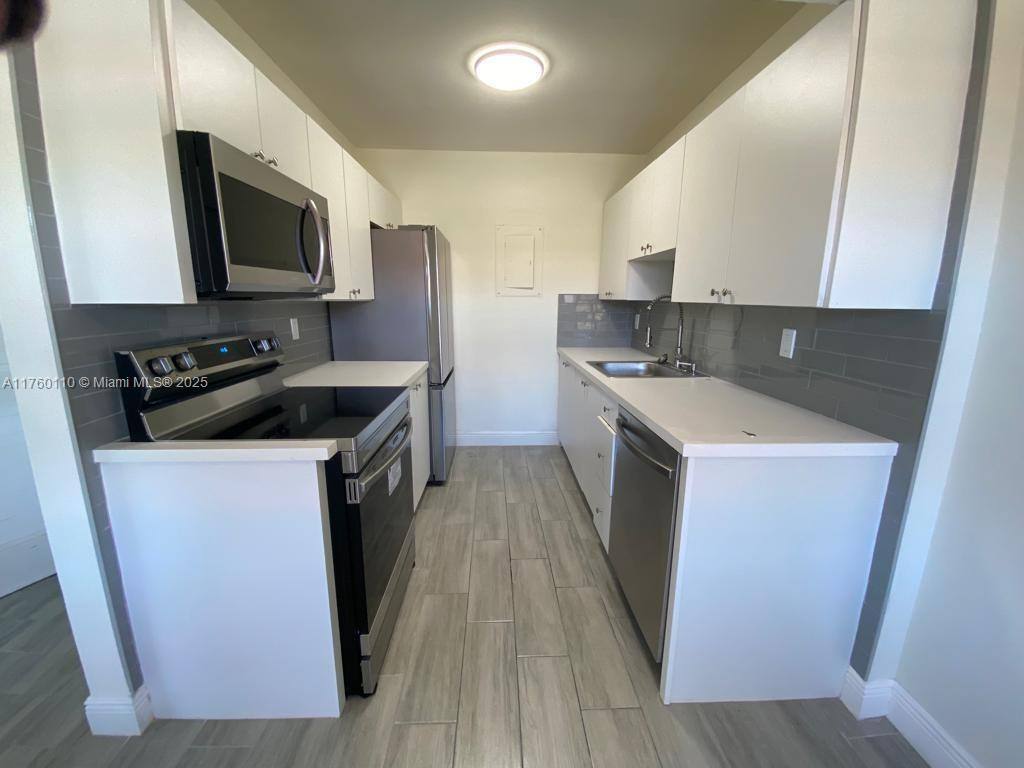 Apartment for rent at 1329 S Dixie Highway, Pompano Beach, FL 33060