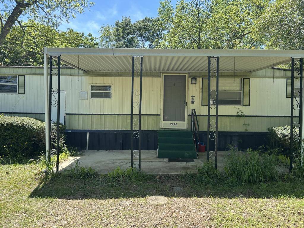 House for rent at 2210 2nd Loop Rd, Florence, SC 29501