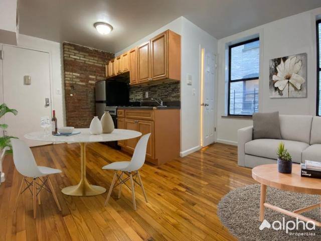 Apartment for rent at 332 E 95 #25, New York, NY 10128