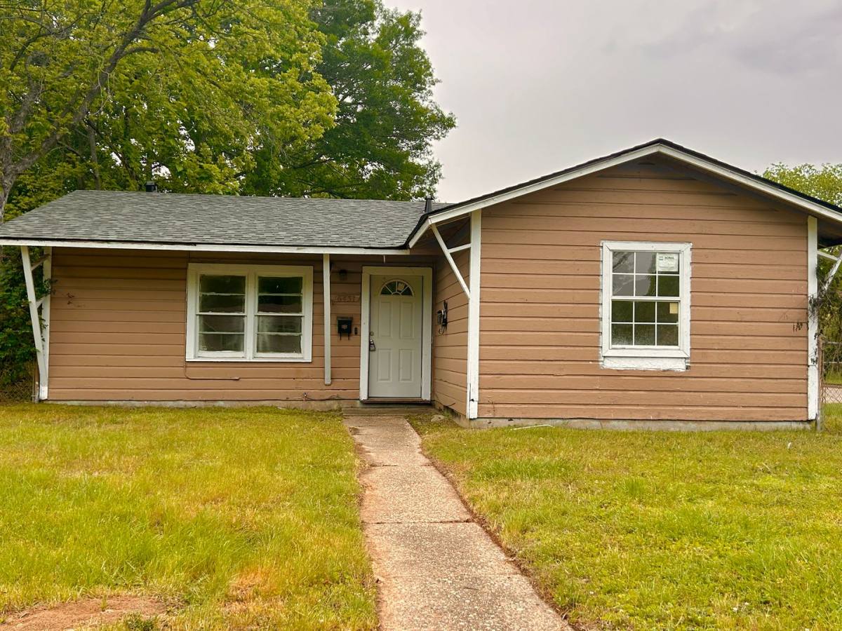 House for rent at 6431 W Canal, Shreveport, LA 71108