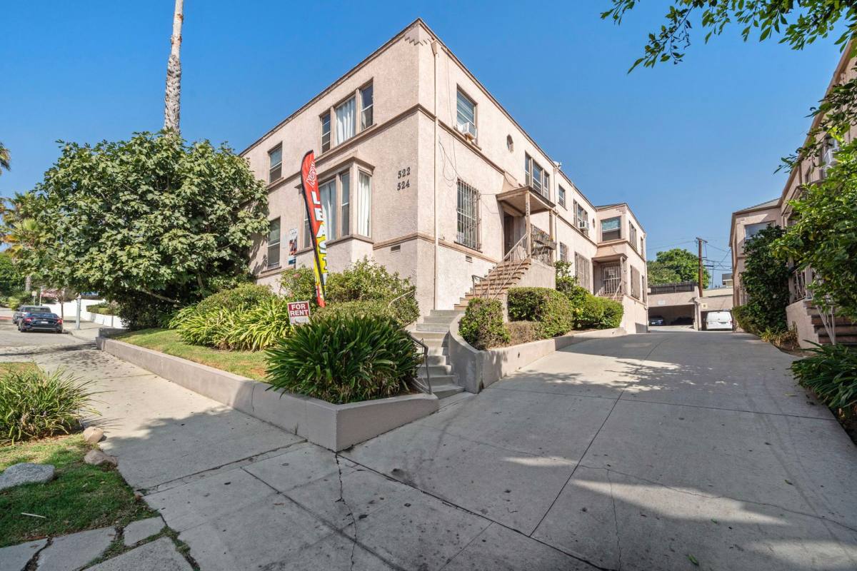 Apartment for rent at 516 N Normandie Ave, Los Angeles, CA 90004