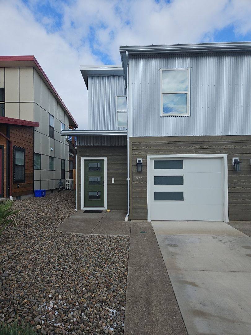 House for rent at 312 Everett Way, Talent, OR 97540
