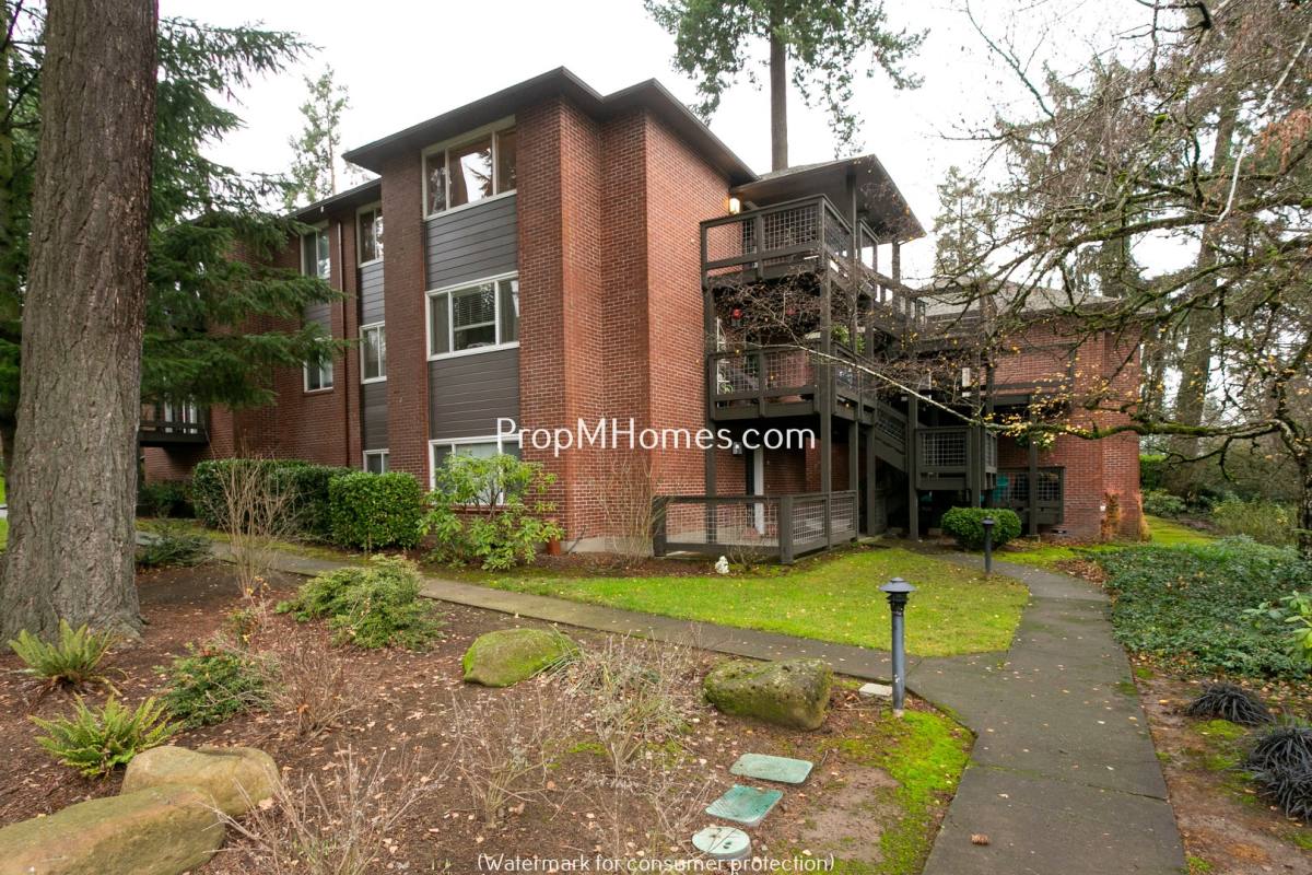 Condo for rent at 568 S State St, Lake Oswego, OR 97034