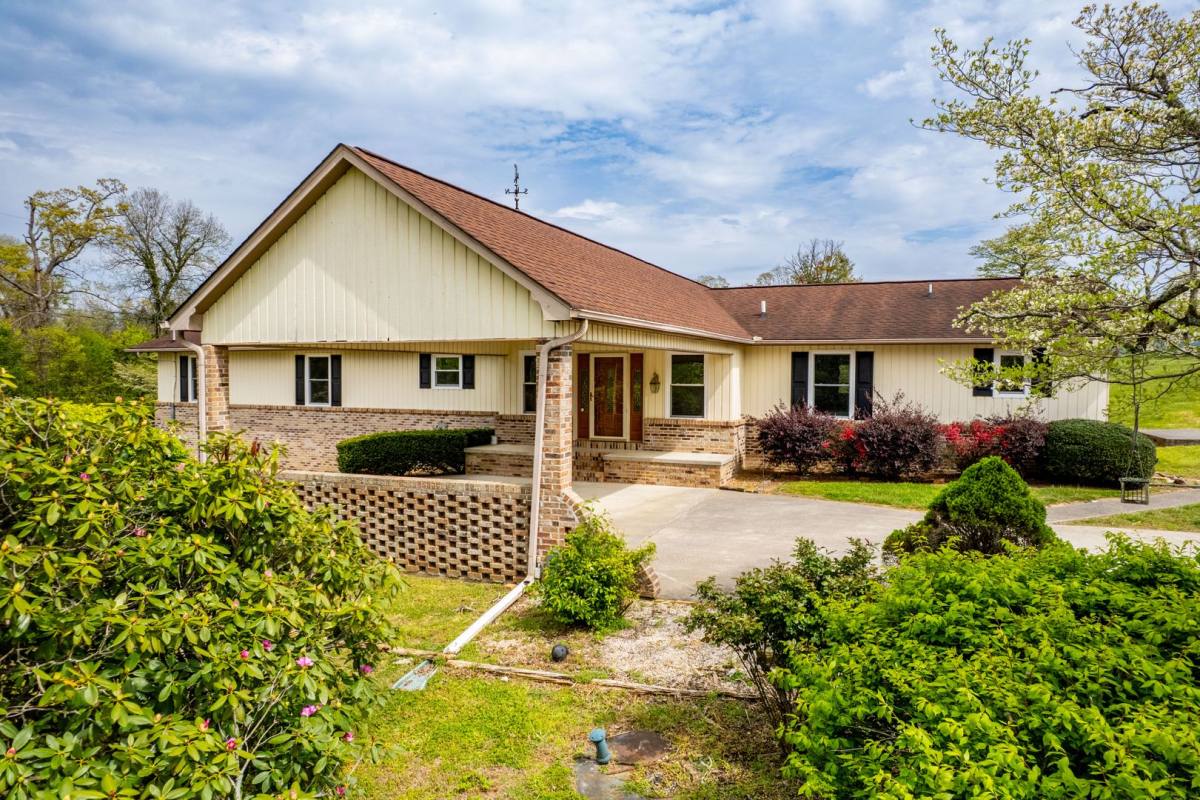 House for rent at 3240 Tuckaleechee Pike, Maryville, TN 37803