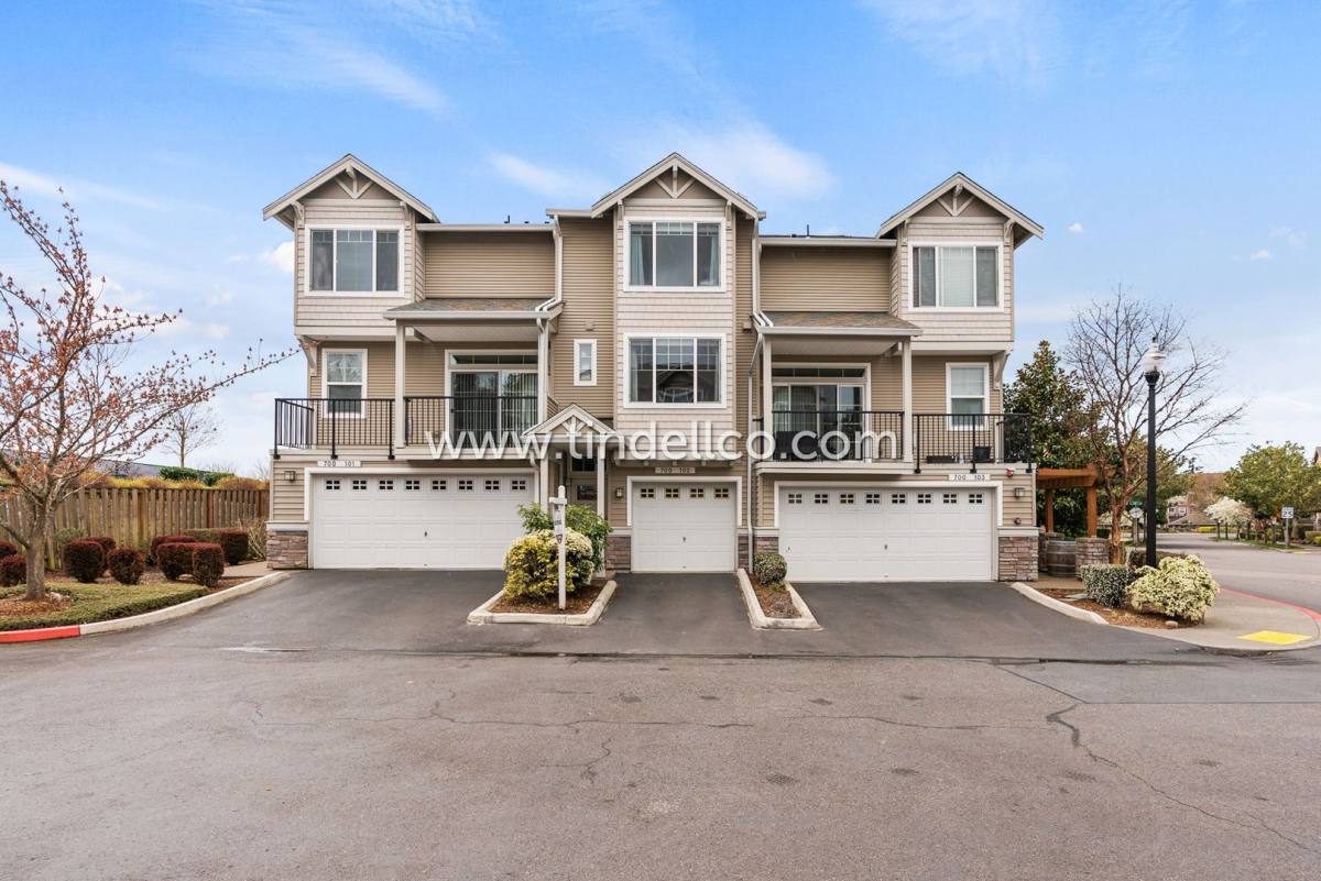 Townhouse for rent at 700 NW 118th Ave, Portland, OR 97229