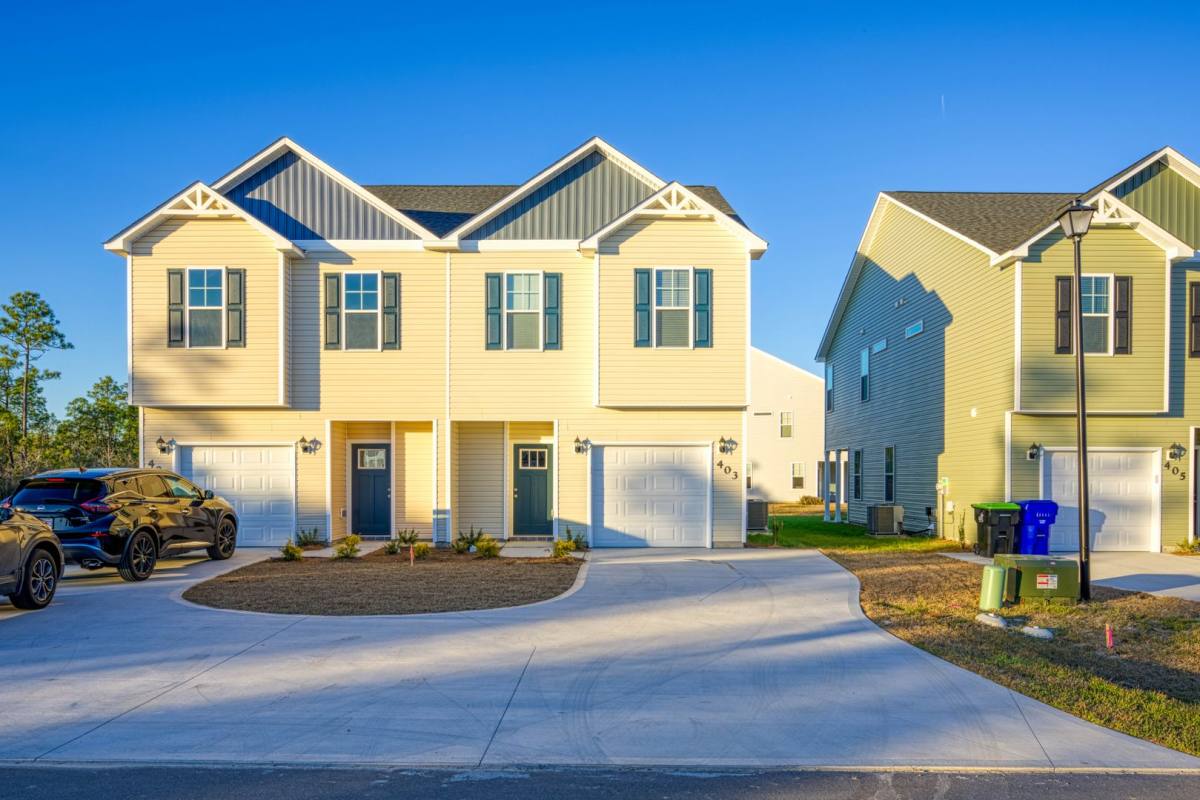 Townhouse for rent at 403 Vandemere Court, Holly Ridge, NC 28445