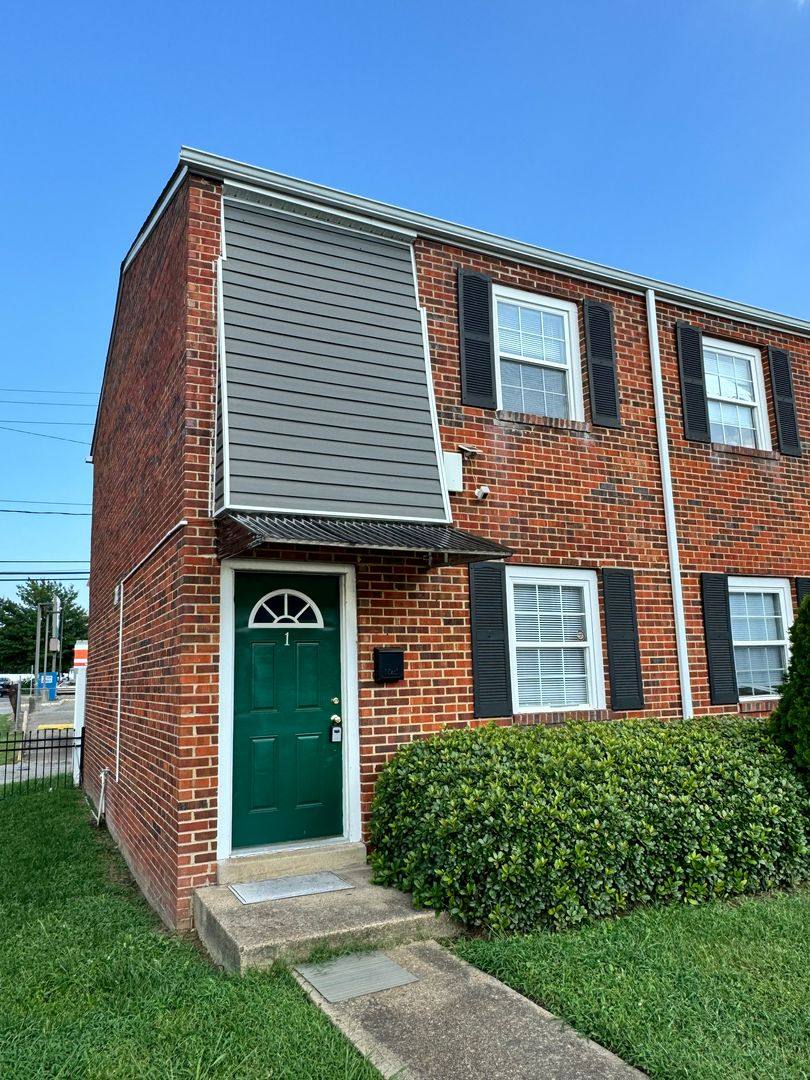 Townhouse for rent at 1009 W Graham Rd, Richmond, VA 23220
