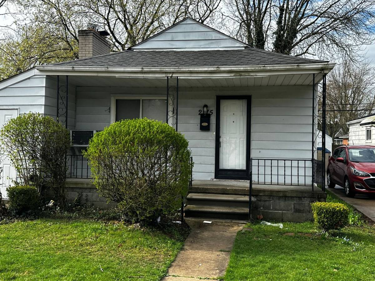 House for rent at 2175 Ridgemont Rd, Grosse Pointe, MI 48236