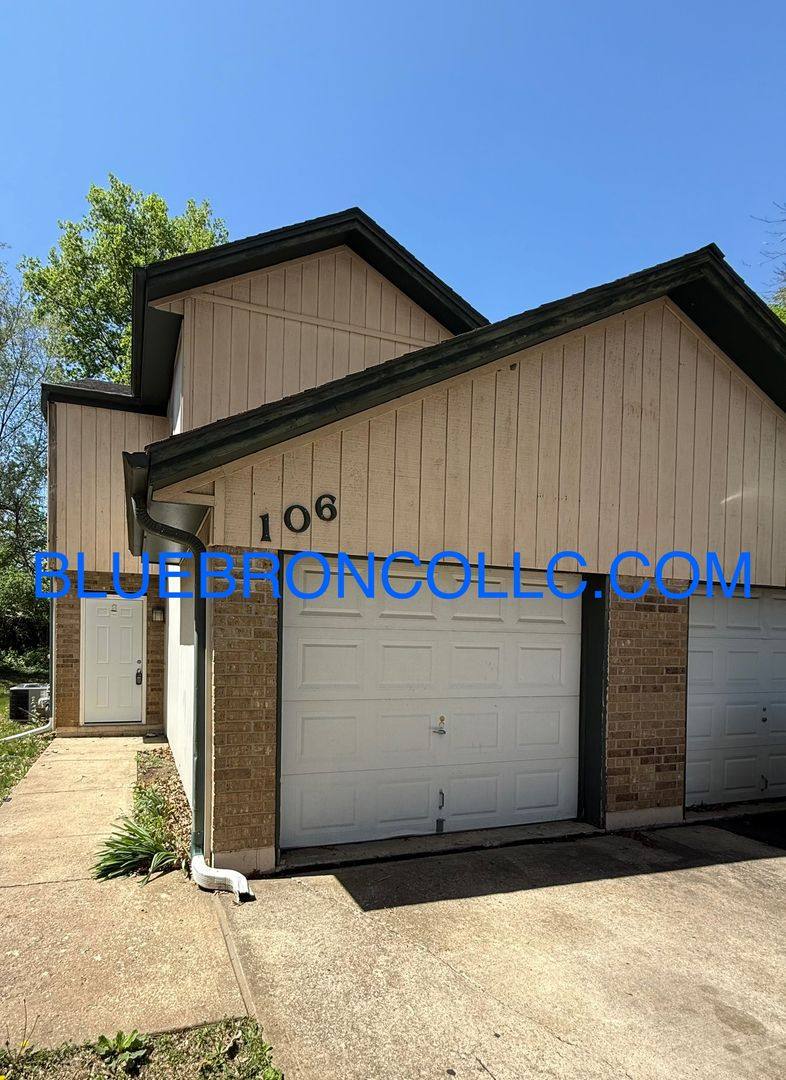 Townhouse for rent at 106 SW Oxford Place, Lees Summit, MO 64063