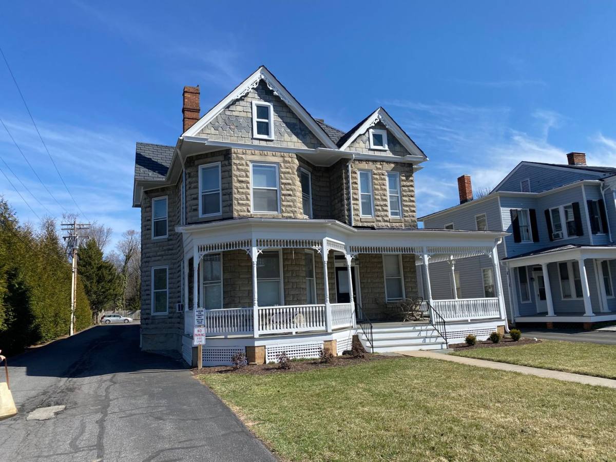 Apartment for rent at 324 Amherst St, Winchester, VA 22601