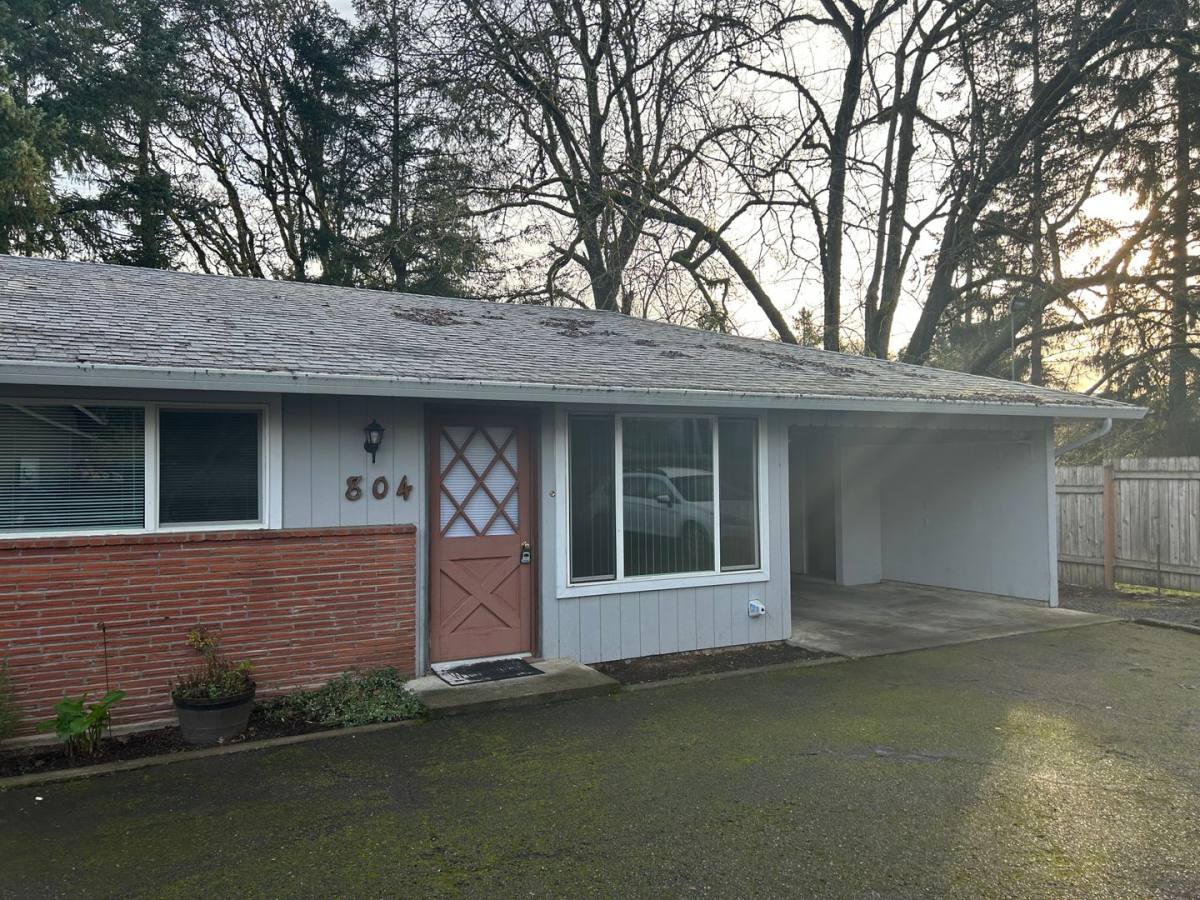 Apartment for rent at 802 SE Davis, McMinnville, OR 97128